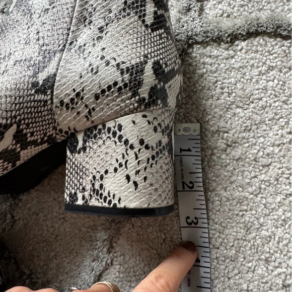 Seychelles Chaparral Leather Snake Print Side Zip Ankle Boots black cream 8.5 - Picture 11 of 12